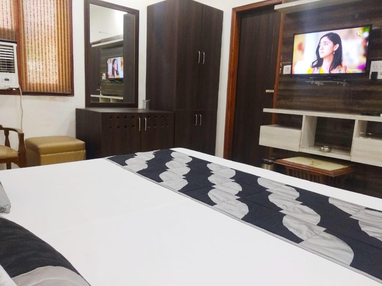 Hotel Spb 87 Near Karol Bagh Metro Station Delhi Экстерьер фото