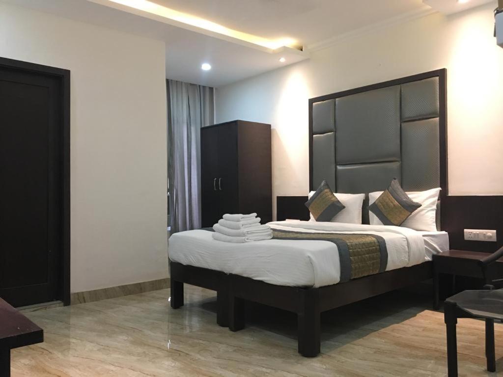 Hotel Spb 87 Near Karol Bagh Metro Station Delhi Экстерьер фото